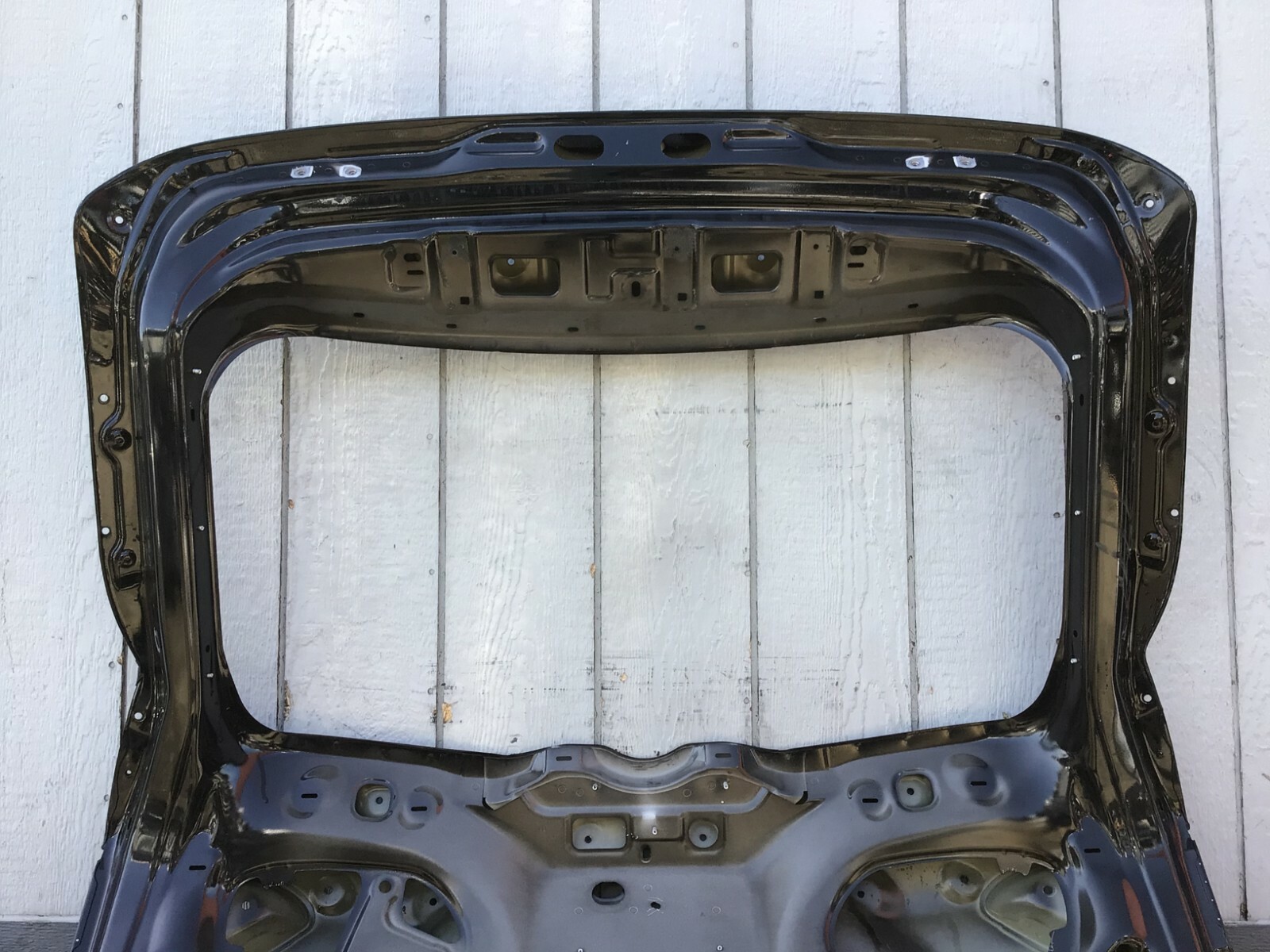 2017 2018 2019 2020 MASERATI LEVANTE REAR TAILGATE SHELL