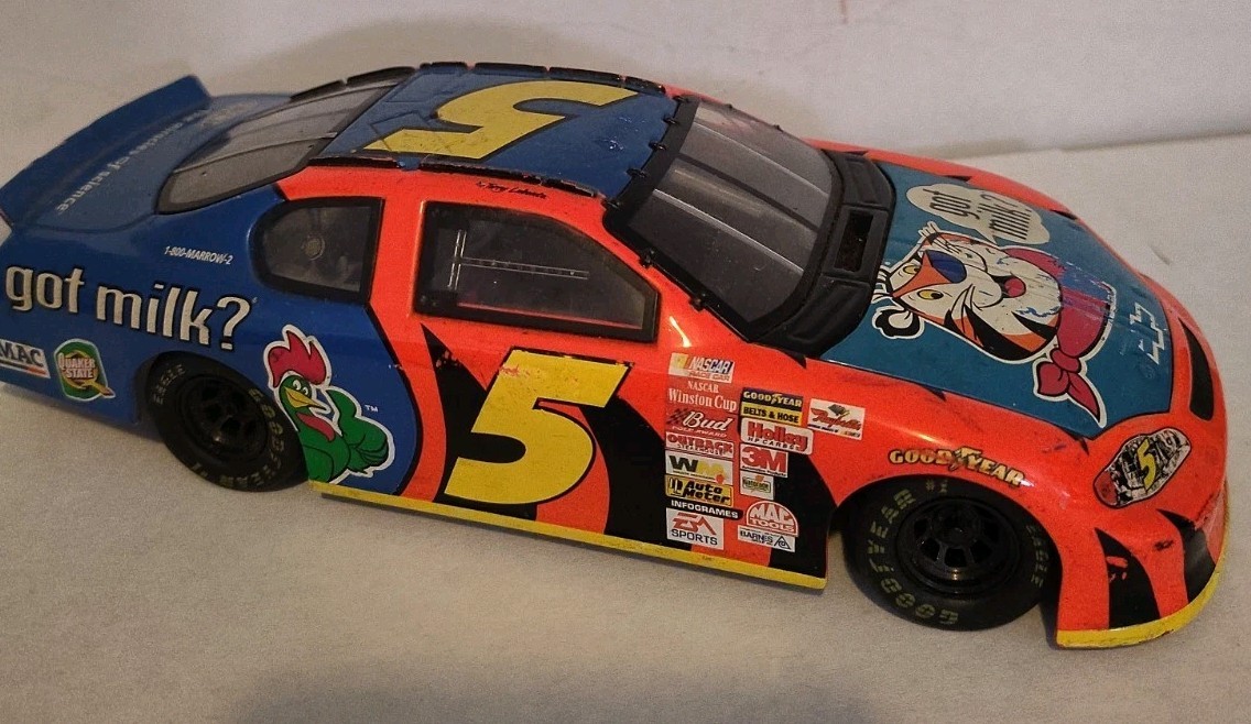Terry Labonte 2001 #5 KELLOGG'S TONY/ STRIPES 1/24 USED 