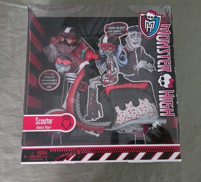 #ad 2011 MONSTER HIGH GHOULIA YELPS SCOOTER GIFT SET SEALED $40.00