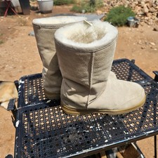 Women's Bearpaw Light Tan Boots Size 9