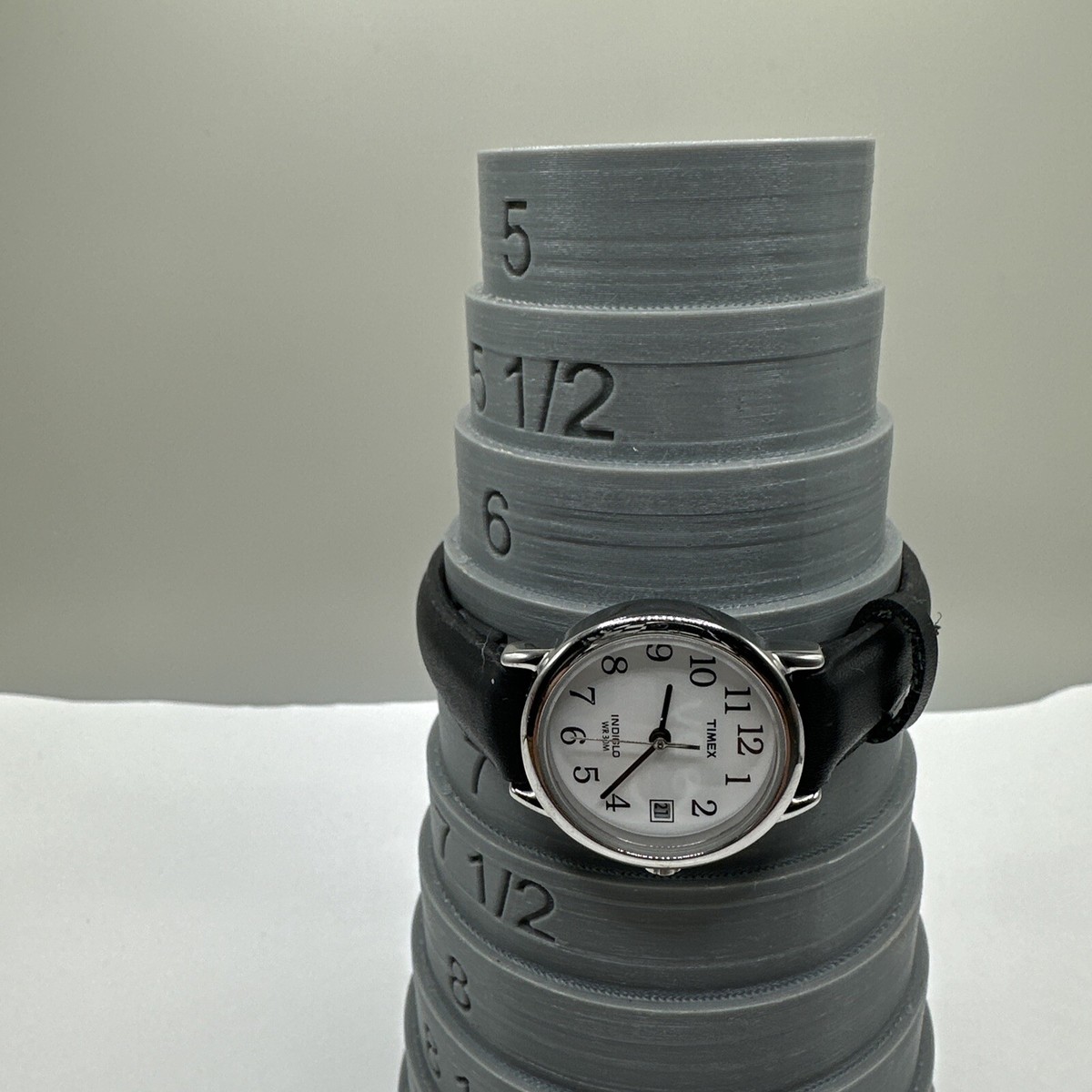 Timex Indiglo Silver Tone White Dial Date Indicator 35 mm Black 