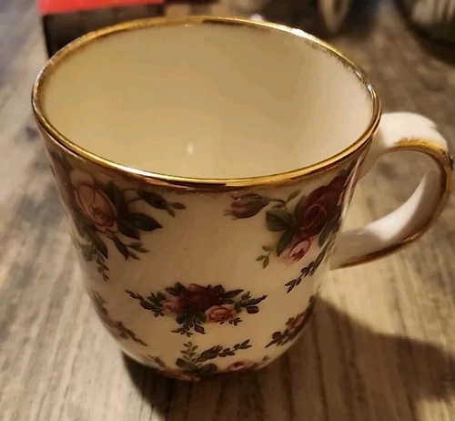 Vintage 1998 Royal Albert Old Country Roses Gold Rimmed Coffee Mug 