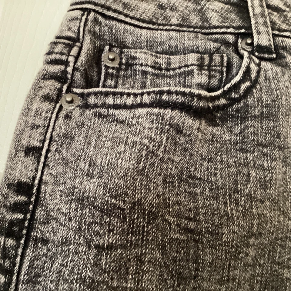 Pantalones Cortos Bongo De Colección Niñas Talla 12 Corte Tiro Medio Lavado Oscuro Dobladillo Crudo Negro Denim Foto 2 de 4