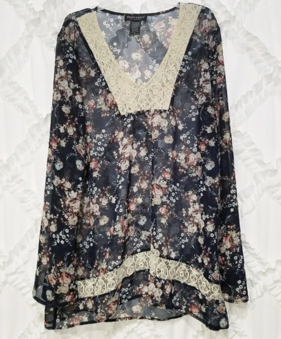 About A Girl Los Angeles Blue Floral Lace Trim Sheer Top Size Medium -N-