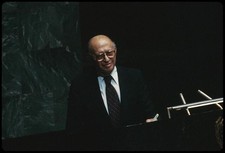 Photo:New York City United Nations Menachem Begin 1982 Speech at Podium