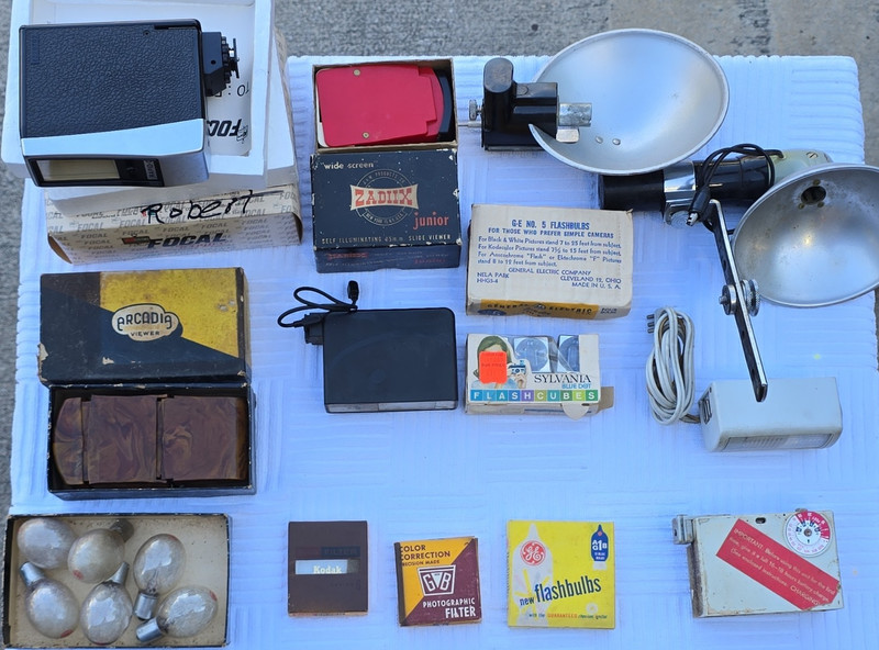 Vintage camera lot Kodak Flasholder Model B w/ Assorted Flashbulbs, Series 6