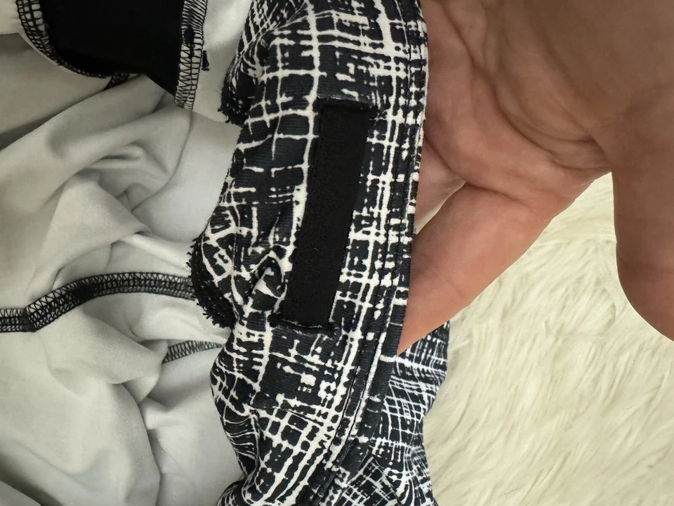 Lands’ End Size Large Tall 14-16 Black White Stretch Active Shorts 5 Pockets - Image 4 of 4