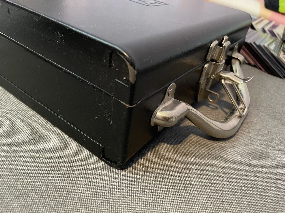 Caja de acero Rook Endura para Magic: The Gathering Cards (mediana) Foto 3 de 3
