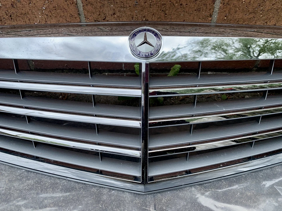 REJILLA MERCEDES CLASE C220 5 puertas Estate A2048801283 Foto 3 de 4