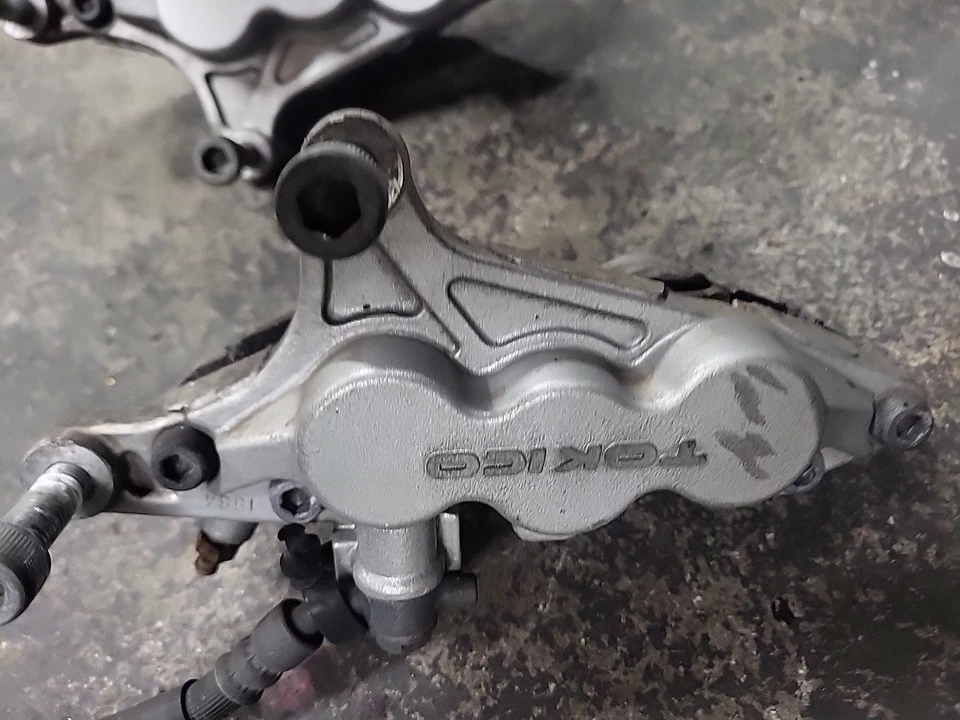 Left Right Front Brake Calipers 02 03 Kawasaki Vulcan 1500 Mean Streak Complete  - Image 3 of 4