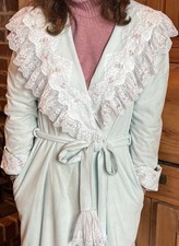 Vintage Vanity Fair Soft Sea Foam Embroidered Robe Ruffled Trim Belt Pockets M