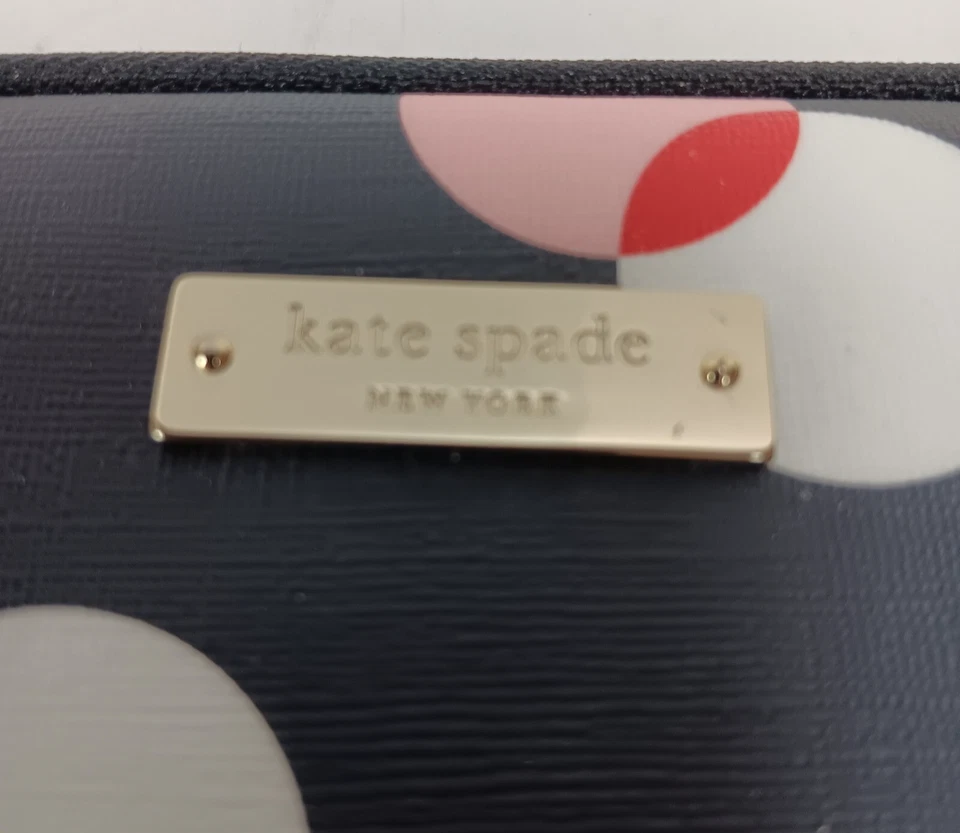 KATE SPADE Nova York Bolinhas Zíper Laptop Tablet Notebook Capa Novo sem etiquetas - Imagem 2 de 4