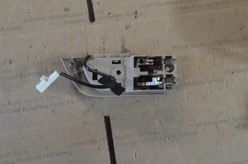 Manija de puerta trasera izquierda Lexus GX470 2003 2004 2005 2006 2007 2008 2009 MARFIL LH00 Foto 2 de 4