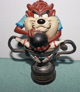 Tasmanian Devil World's Best Bowler Trophy Vtg 1994 Statue Warner Bros Taz *READ