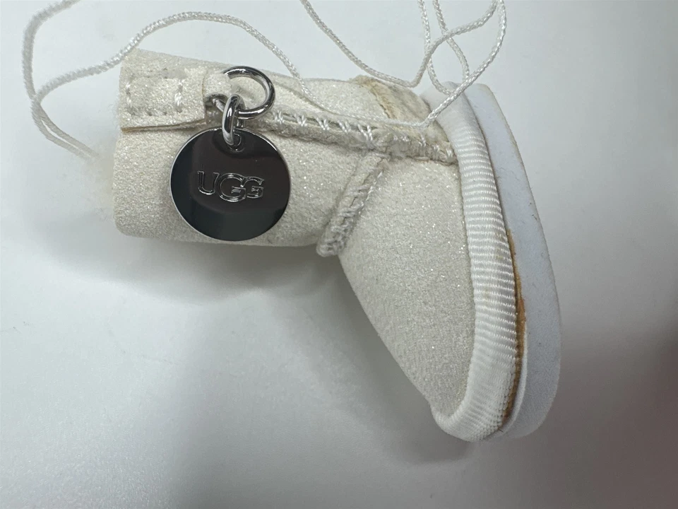 Llavero Bota Ugg Miniatura Dije Color Crema (Marcas de Pegamento) Foto 4 de 4