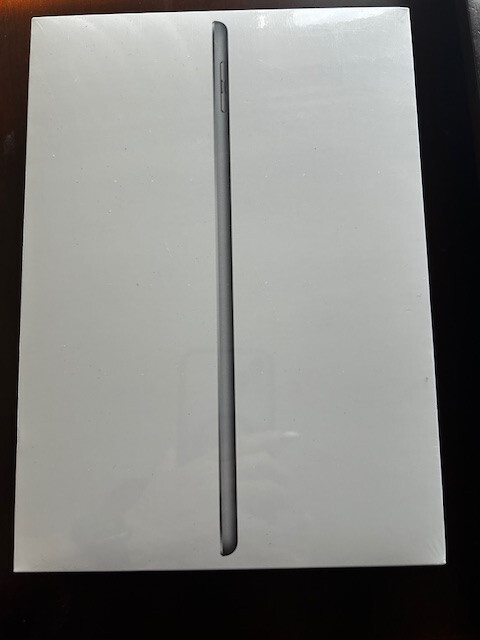 iPad (6th Generation) Wi-Fi + Cellular 32GB Space Gray BRAND NEW Sealed Box-image