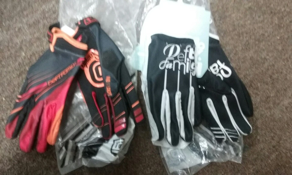 LOTE 2 PARES DE GUANTES FAMILIARES HÁBILES BLANCO Y NEGRO, ROJO Y NARANJA S, M, adulto ATV Foto 2 de 2