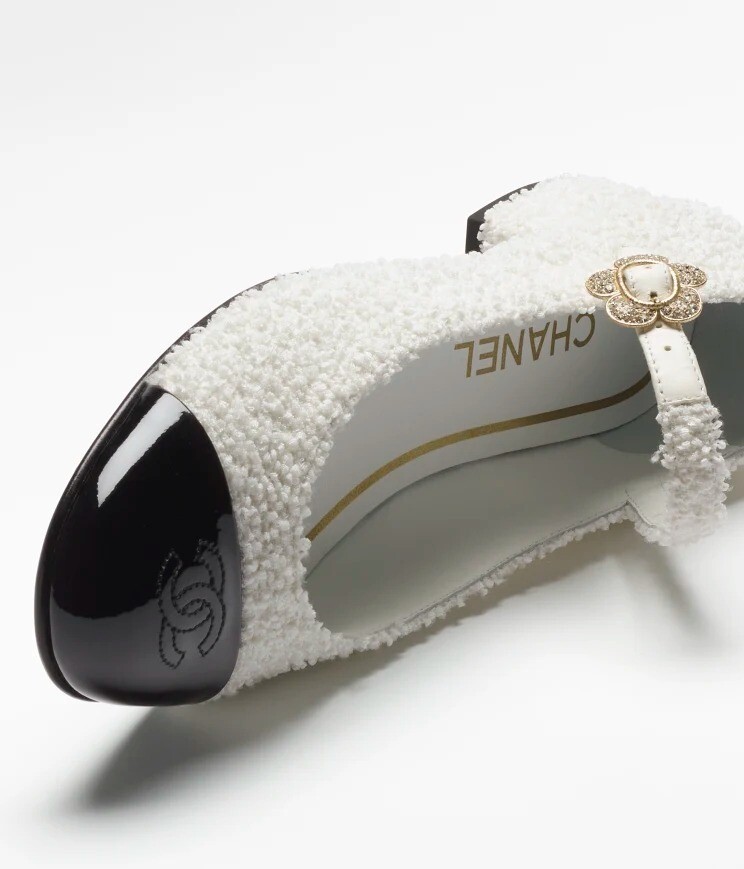 2023メティエダール◆送料無料！【CHANEL】MARY JANES TWEED CHANEL Tweed and Patent Calfskin Mary Janes, White/Black