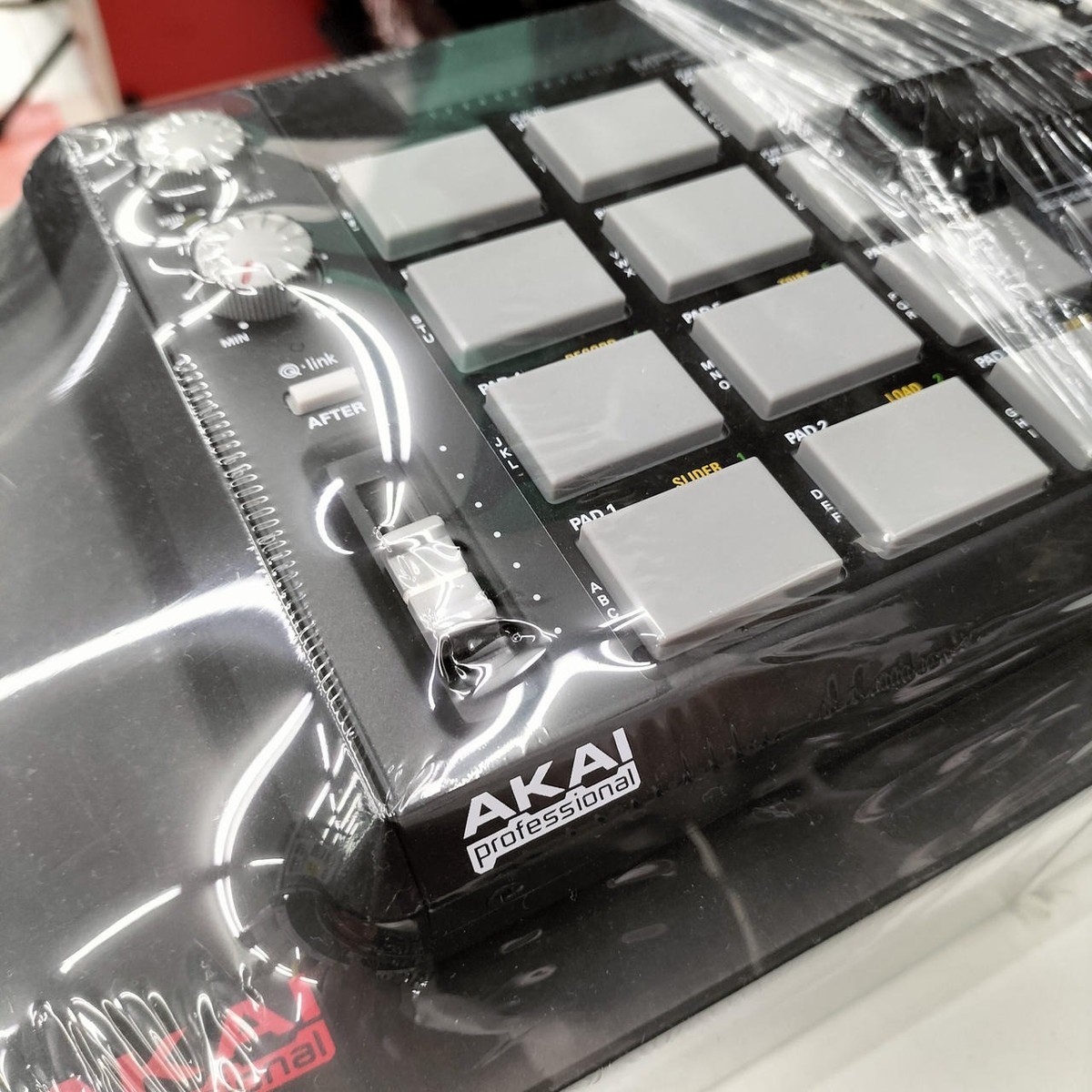 AKAI MPC500 Portable Music Production Center Sampler 16-Bit