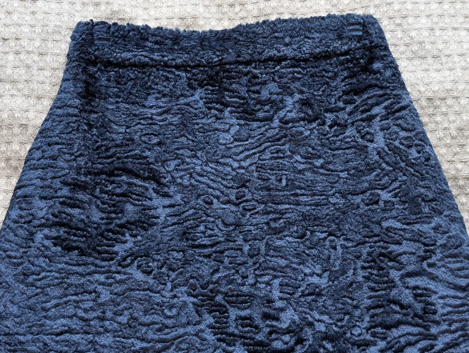 Saia MSGM Feminina 38 Pele Sintética Texturizada Azul Feita na Itália Comprimento do Joelho Cintura Alta - Imagem 2 de 4