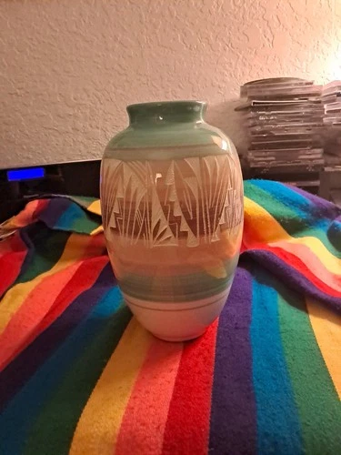 Vintage Hand Painted Native American Vase SIGNED BY KANUHO NAVAJO