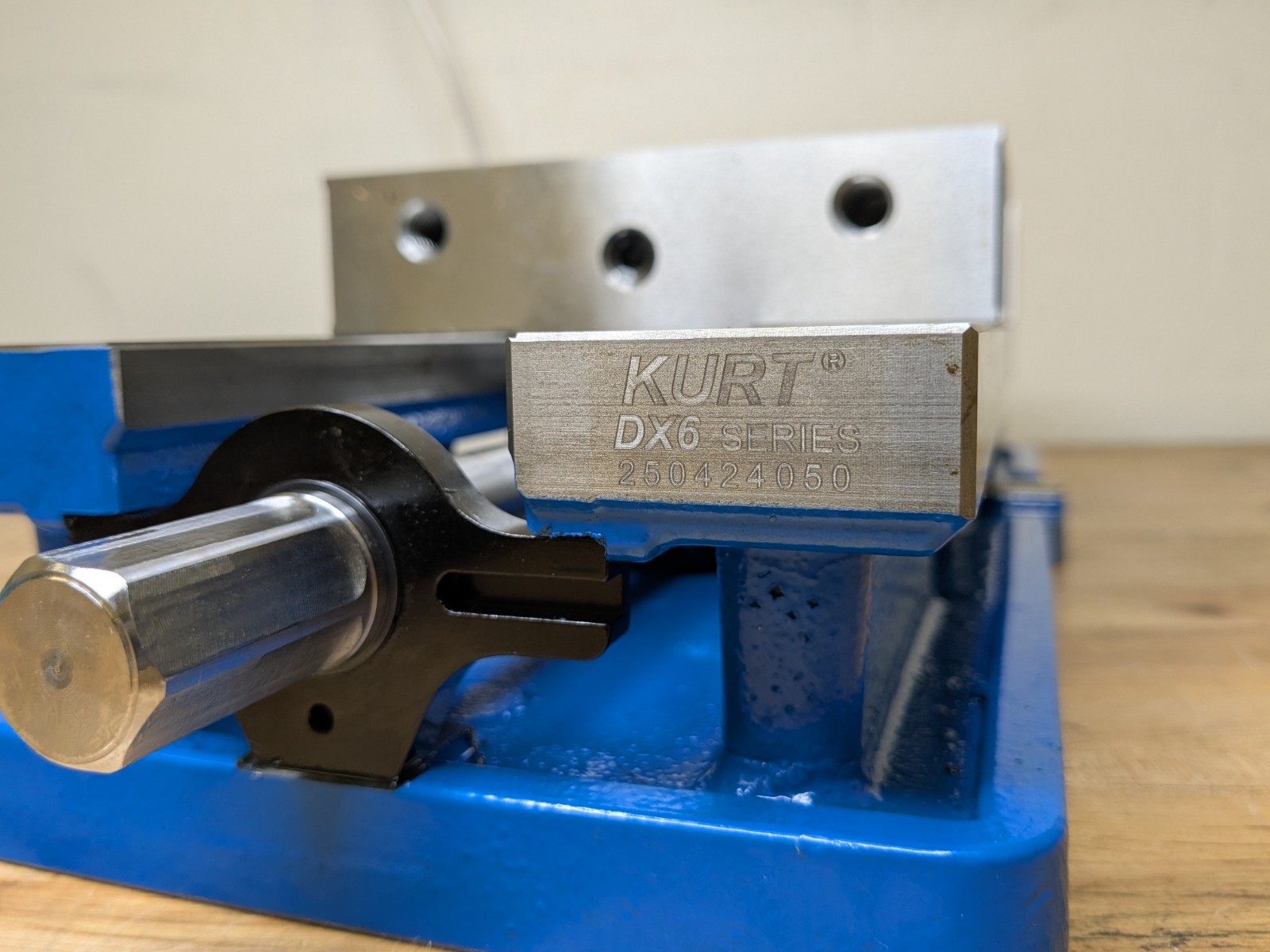 Kurt AngLock Precision Machine Vise 6" Jaw Width 9" Opening Capacity DX6