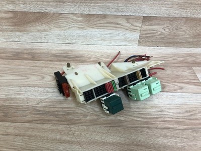 BMW OEM E39 528 530 540 M5 REAR TRUNK DISTRIBUTION FUSE BOX RELAY 97-03 2