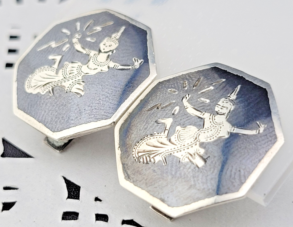 A Vintage 1960's Era Sterling Silver Siam Bracelet Featuring Hexagonal A Vintage 1960's Era Sterling Silver Siam Bracelet Featuring Hexagonal