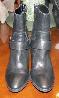 Anne Klein Akbilling Womens Black Leather Ankle Boot Riding Buckle 8M EXC!