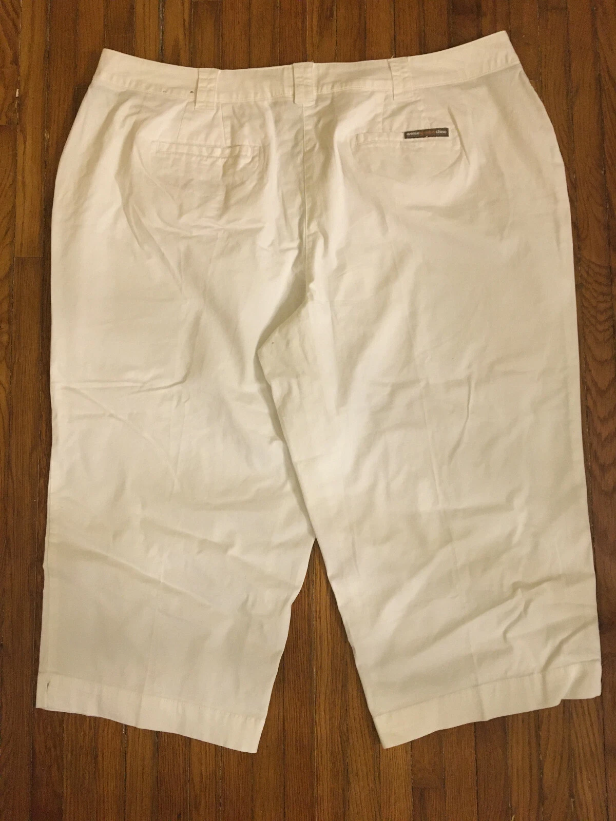 NWOT Avenue Signature Chino White Crop Capri Pants Plus Size 22 44x22
