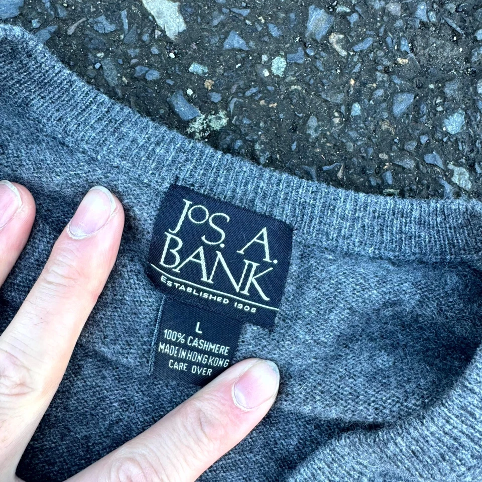 Jos A Bank Men's Gray 100% Cashmere V Neck Soft Lightweight Sweater Size Large - Image 3 of 4