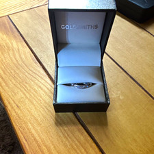 Goldsmiths 18ct White Gold 7 Diamond Channel-Set Engraved Band Ring Size P/P1/2