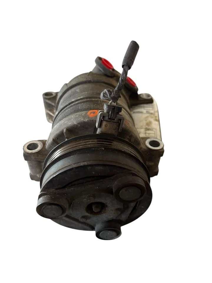 99 00 01 02 GMC SIERRA 1500 AC Air Compressor 5.3 - Image 2 of 4