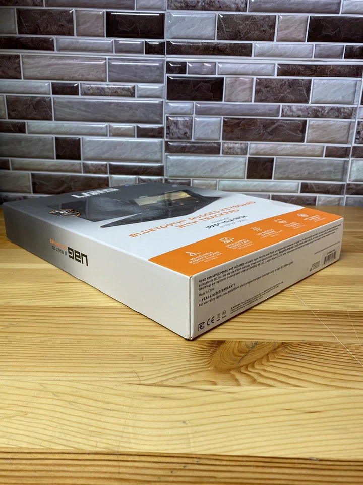 Funda con Teclado Resistente Bluetooth UAG con Trackpad para iPad 10.2" 7ª 8ª 9ª Generación  Foto 3 de 4