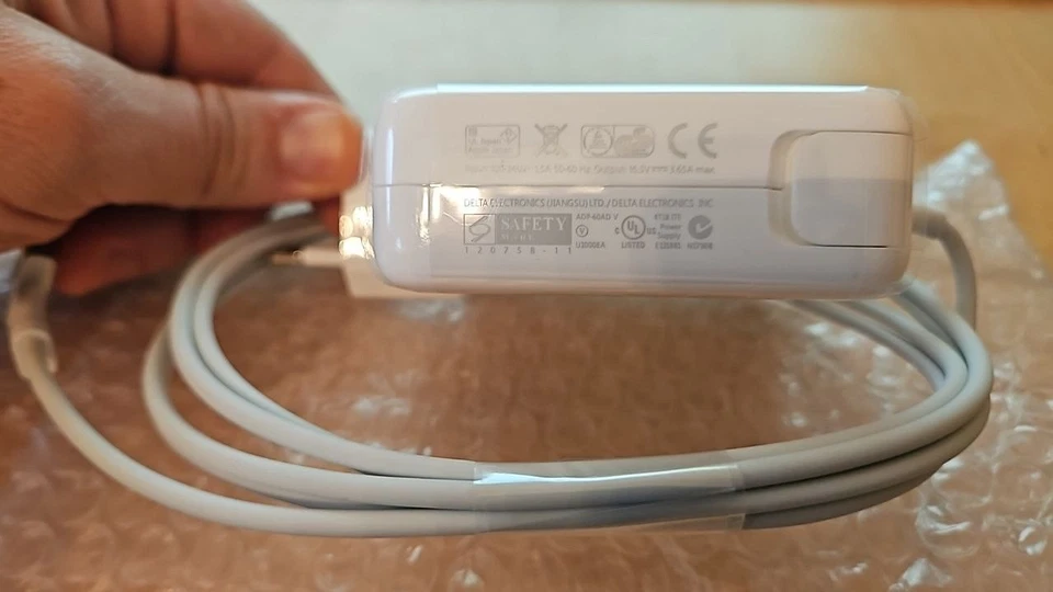 Apple MagSafe 2 60W Netz Adapter Netzteil 2Pin MD565 - Weiß A1435+ extra Adapter - Bild 2 von 4