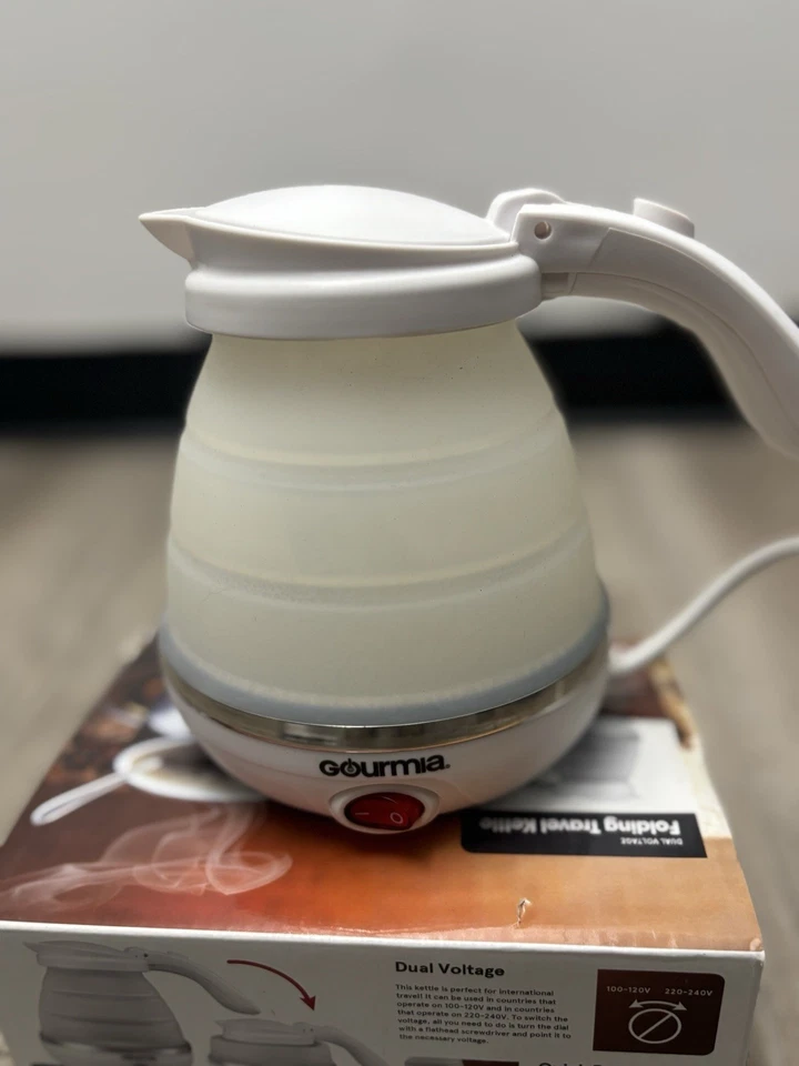 Gourmia Foldable Electric Kettle Traveling .75 Qt GK320 - Image 3 of 4