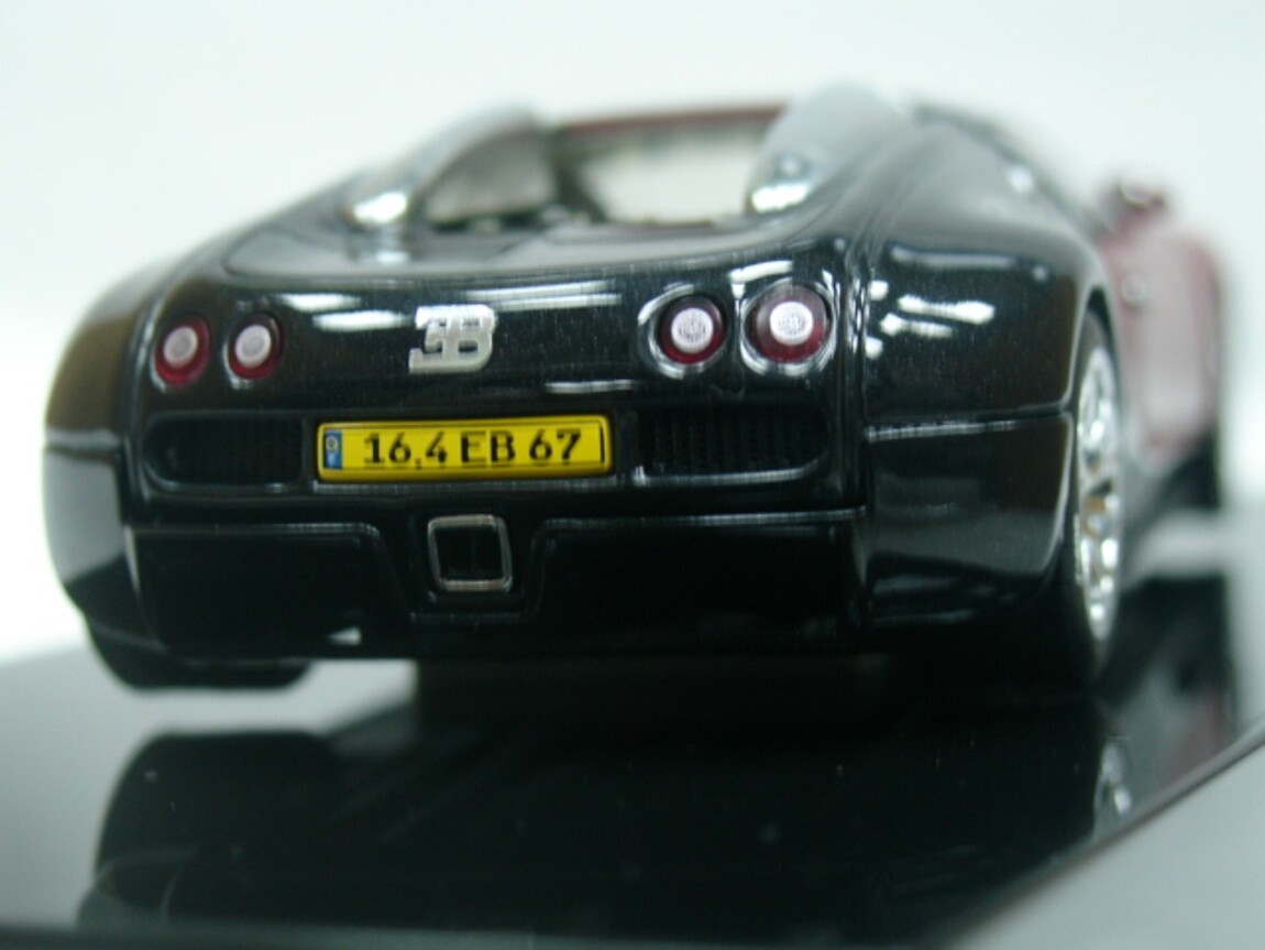 WOW EXTREMELY RARE Bugatti EB 16.4 Veyron 2001 Red Black Dealer 1