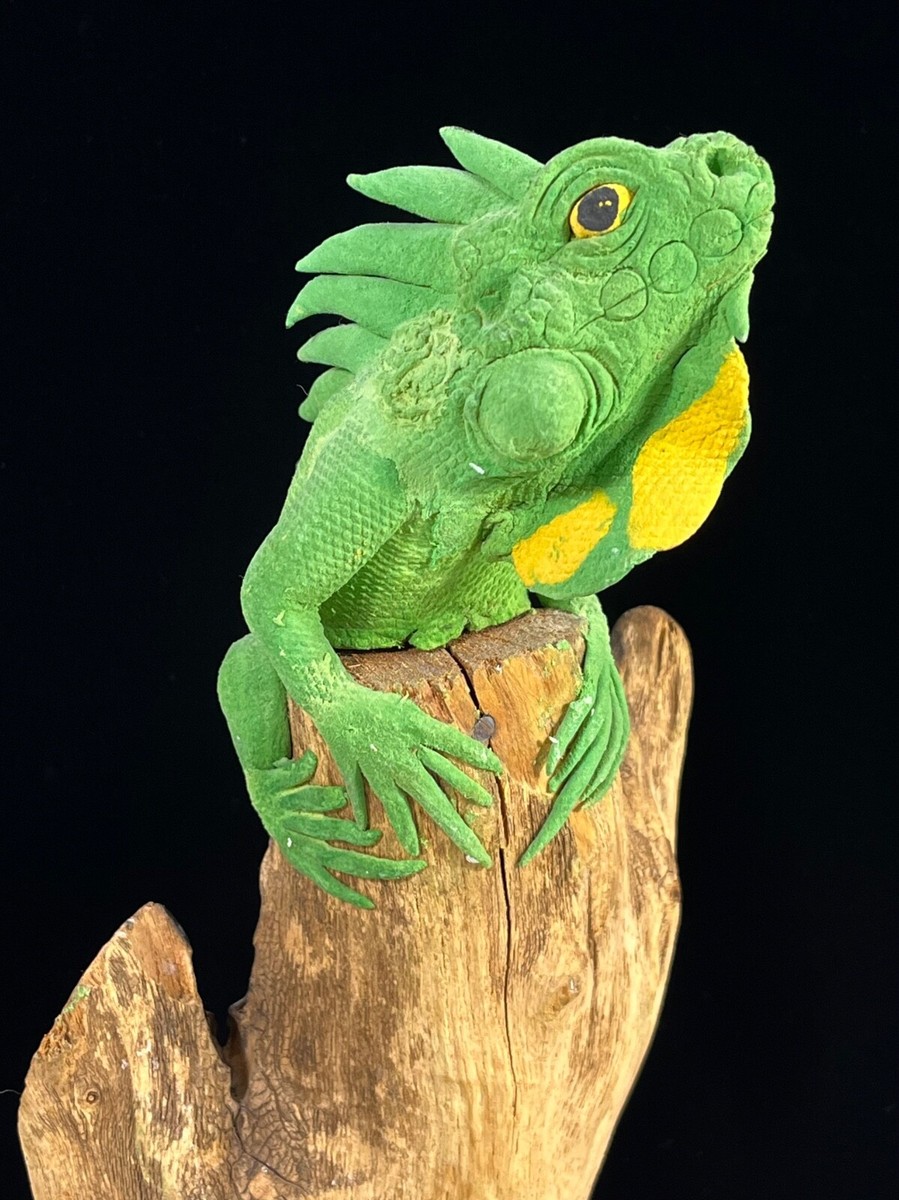 Realistic Resin Iguana Lizard On Driftwood/Wood Branch Figurine