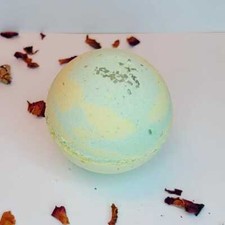 EGRikku Handmade Sparkling White Pear Bath Bomb Fizzie
