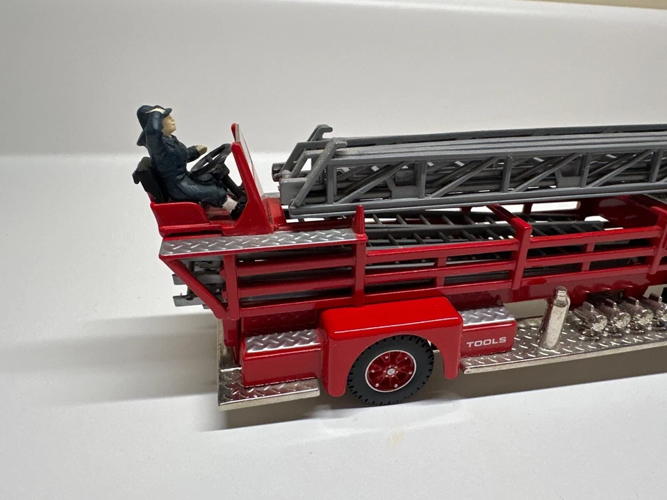 CORGI - Mack B Series Aerial Ladder Fire Truck - Chicago FD #38 - Image 4 of 4