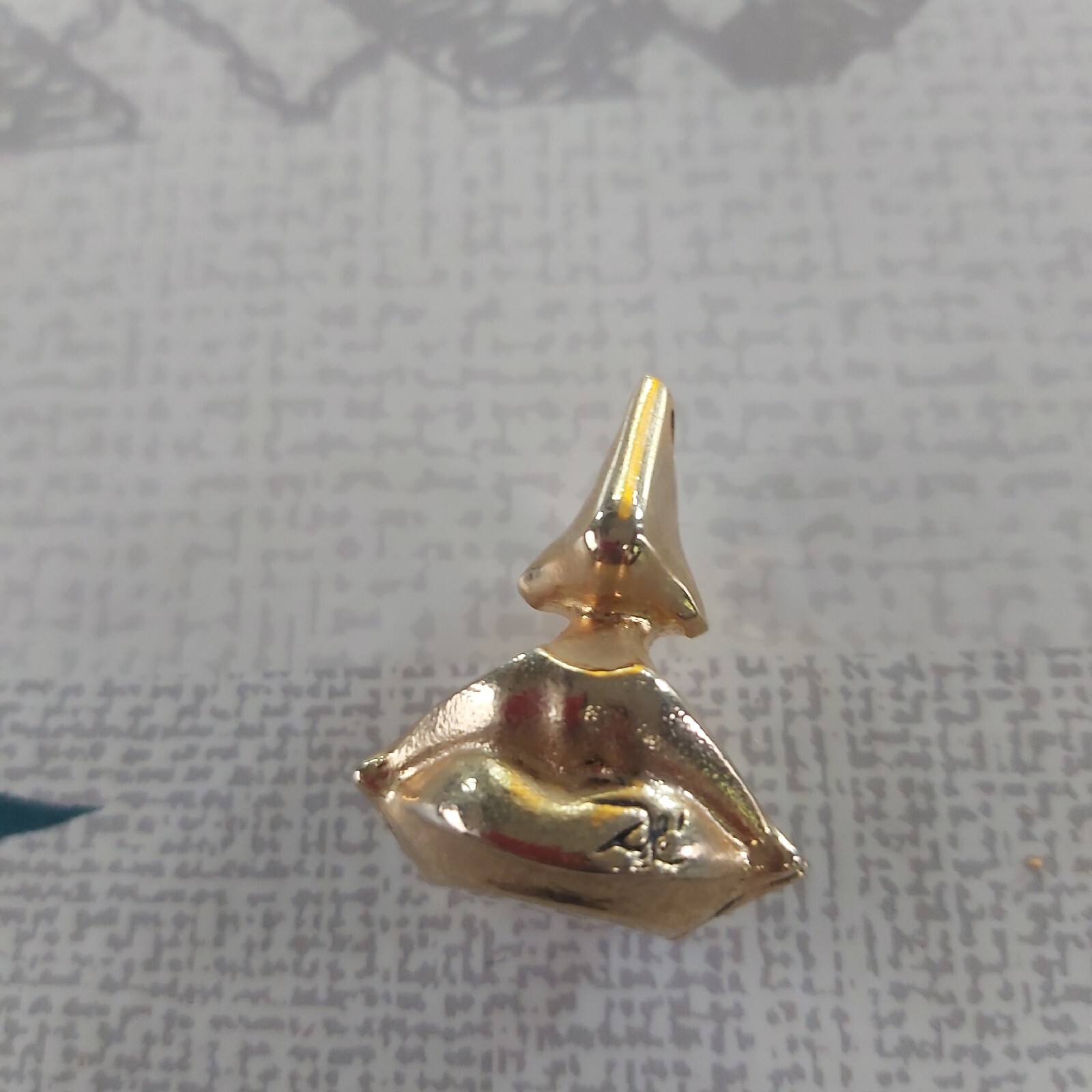Pendentif Doré Salvador Dali - Bijou Vintage, Occasion, Thème Signe Et Symbole