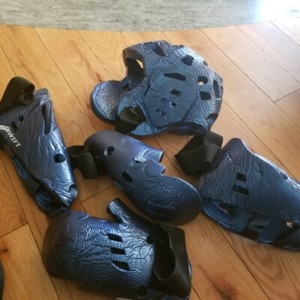 Swift martial arts -- Helmet, gloves, foot protectors, medium, Blue