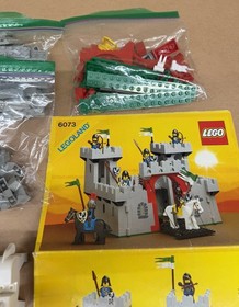 LEGO Castle 6073 Knight's Castle 6 Minifigures 408 Pieces No Box Pre-Owned