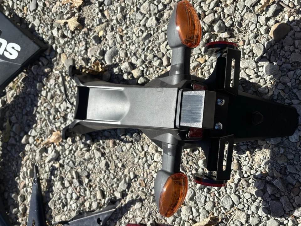 2017-2024 Suzuki Gsxr-1000 OEM Full Fairing Set - Image 3 of 4