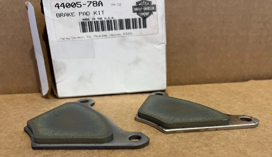NOS 原装 Harley Davidson 刹车片套件 FL FXEF 44005-78A (U689) — 第 2/4 张图片