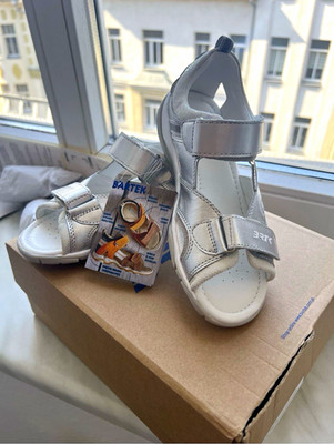 Bartek Mädchen Sandalen EU 33 Silber/Weiß Riemchen Klett Anti-Rutsch