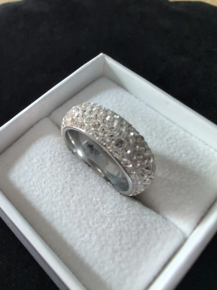 Briga micro tachonada creada en laboratorio anillo zafiro titanio tamaño 8 Foto 2 de 4