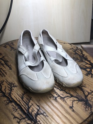 cream skechers women's