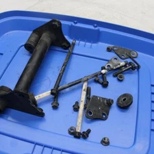 06-21 KAWASAKI VULCAN 900 ENGINE MOTOR MOUNT STAY BRACKETS BB363