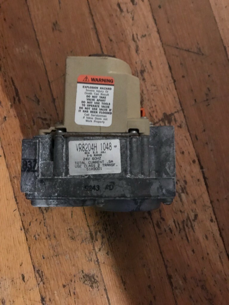 Honeywell VR8204H 1048 Lennox Used. Valve Furnace Gas 2021 autumn and winter new